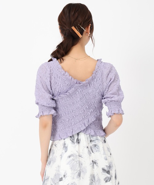 MISCH MASCH(ミッシュマッシュ)の「2wayキャミ付きシャーリングブラウス(シャツ/ブラウス・レディース・ホワイト/ブラック/ラベンダー・フリ-)」の17枚目の写真