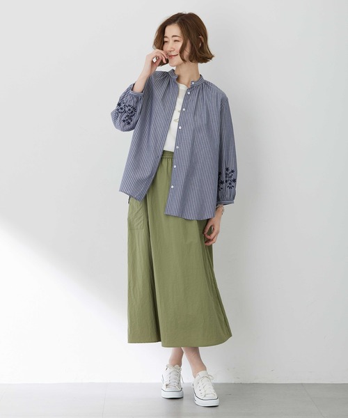 Petit Honfleur(プチオンフルール)の「刺しゅうストライプブラウス【新色追加】(シャツ/ブラウス・レディース・ネイビー/ブルー/ブラウン/グリーン・11号/9号/13号)」の16枚目の写真