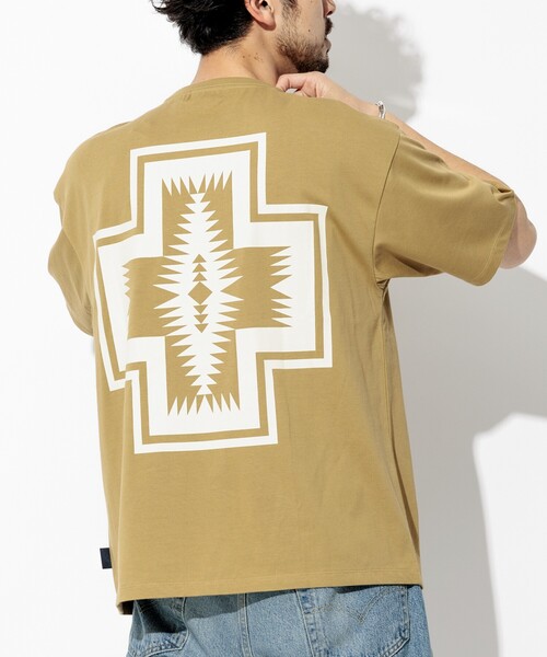 PENDLETON(ペンドルトン)の「PENDLETON/ペンドルトン 別注 バックプリント クルーネックTシャツ(Tシャツ/カットソー・メンズ・ブラック/オリーブ/オフホワイト/マスタード・SMALL/MEDIUM/LARGE)」の4枚目の写真