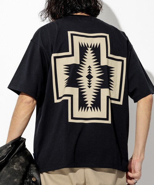 PENDLETON(ペンドルトン)の「PENDLETON/ペンドルトン 別注 バックプリント クルーネックTシャツ(Tシャツ/カットソー・メンズ・ブラック/オリーブ/オフホワイト/マスタード・SMALL/MEDIUM/LARGE)」の2枚目の写真
