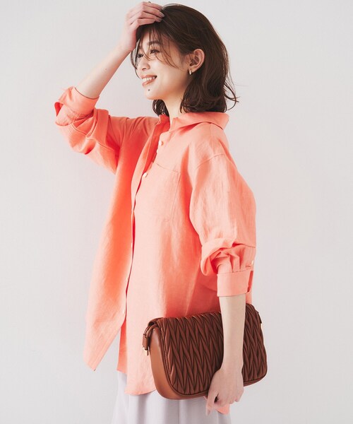 UNTITLED（アンタイトル）の「【セットアップ可能/手洗い可】リネン混 ベーシックシャツ（シャツ/ブラウス・レディース・ブラウン系その他/ライトベージュ/ライトオレンジ系/オフホワイト/チャコールグレー/ブルー/パープル系4・00/01/02/03/04/44/48/50）」の17枚目の写真