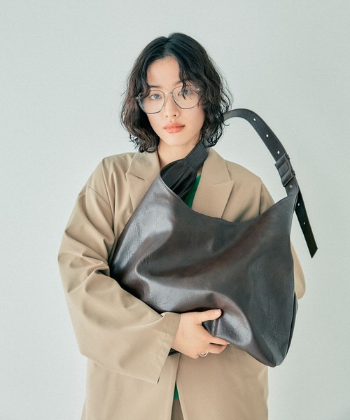 LEPSIM(レプシィム)の「フェイクレザーBIGトートバッグ 290405(トートバッグ・レディース・ブラック/ブラウン・ONE SIZE)」の2枚目の写真
