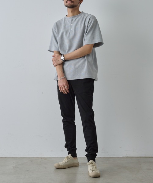 COLONY 2139（コロニートゥーワンスリーナイン）の「ワッフルヘンリーネックTEE（Tシャツ/カットソー・メンズ・ブラック/ホワイト/グレー・MEDIUM/LARGE）」の11枚目の写真