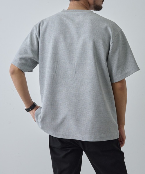 COLONY 2139（コロニートゥーワンスリーナイン）の「ワッフルヘンリーネックTEE（Tシャツ/カットソー・メンズ・ブラック/ホワイト/グレー・MEDIUM/LARGE）」の21枚目の写真