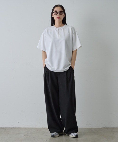 COLONY 2139（コロニートゥーワンスリーナイン）の「ワッフルヘンリーネックTEE（Tシャツ/カットソー・メンズ・ブラック/ホワイト/グレー・MEDIUM/LARGE）」の7枚目の写真