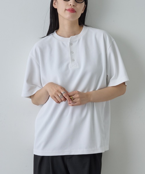 COLONY 2139（コロニートゥーワンスリーナイン）の「ワッフルヘンリーネックTEE（Tシャツ/カットソー・メンズ・ブラック/ホワイト/グレー・MEDIUM/LARGE）」の19枚目の写真