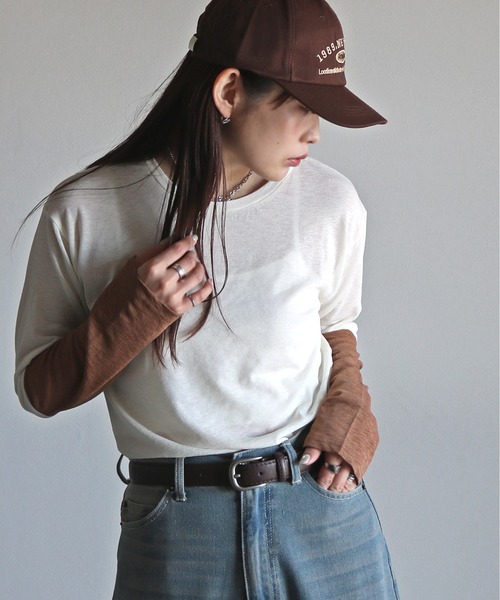 COURO(コウロ)の「袖配色切替梨地シアートップス(Tシャツ/カットソー・レディース・オフホワイト/ブラック/ライトグレー・M)」の2枚目の写真