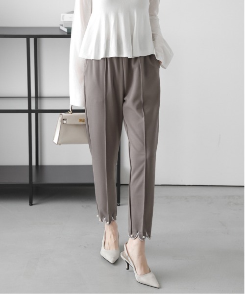 La-gemme(ラジェム)の「パール付き 裾スカラップパンツ(その他パンツ・レディース・ベージュ/ネイビー/ブラック・フリー)」の2枚目の写真
