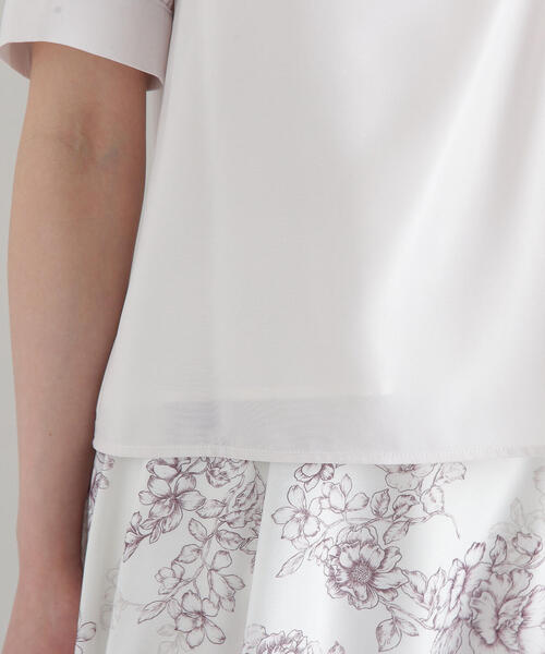 PROPORTION BODY DRESSING(プロポーションボディドレッシング)の「デコルテニュアンスパフブラウス / 1215110507(シャツ/ブラウス・レディース・ライトグリーン/ネイビー/オフホワイト・SMALL/MEDIUM)」の15枚目の写真