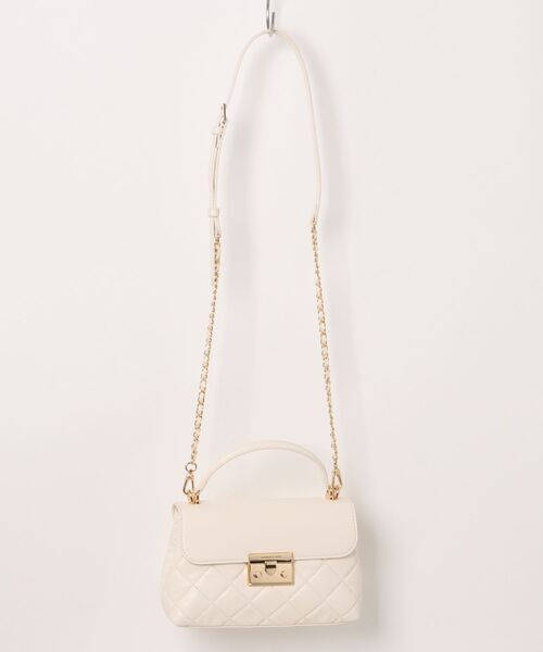 CHARLES & KEITH（チャールズ & キース）の「Alva アルヴァ キルトチェーンストラップトップハンドルバッグ（ハンドバッグ・レディース・ブルーグラス/クリーム/ブラック・S）」の20枚目の写真