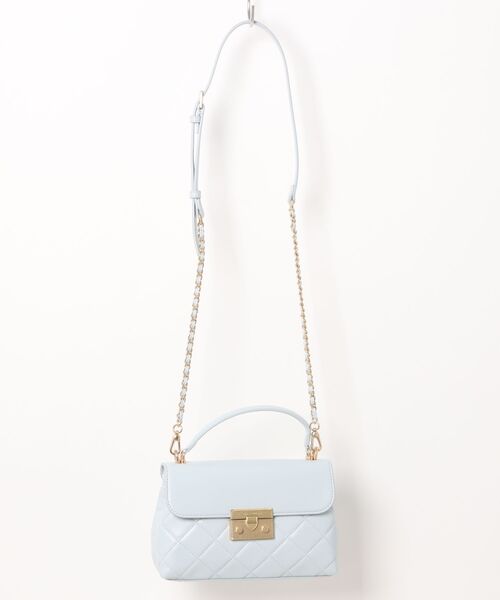 CHARLES & KEITH（チャールズ & キース）の「Alva アルヴァ キルトチェーンストラップトップハンドルバッグ（ハンドバッグ・レディース・ブルーグラス/クリーム/ブラック・S）」の8枚目の写真