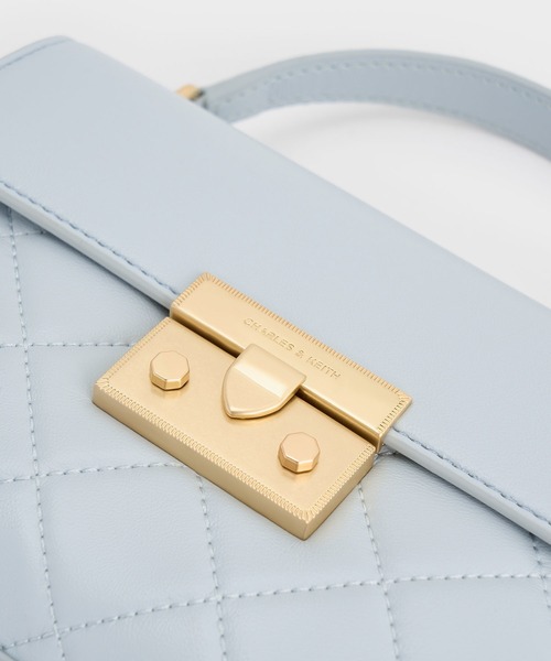 CHARLES & KEITH（チャールズ & キース）の「Alva アルヴァ キルトチェーンストラップトップハンドルバッグ（ハンドバッグ・レディース・ブルーグラス/クリーム/ブラック・S）」の6枚目の写真