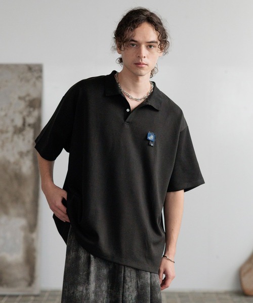 HARE(ハレ)の「フラワータグデザインポロ(HARE)(ポロシャツ・メンズ・ホワイト/グリーン/ブラック・FREE)」の2枚目の写真