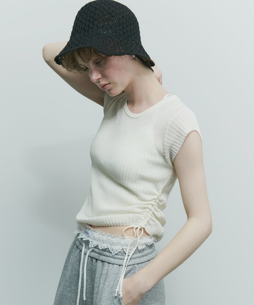 uyu.(ウユ)の「サイドギャザーデザイン半袖トップス(Tシャツ/カットソー・レディース・ブルー/ブラック/ホワイト/レッド・FREE)」の6枚目の写真