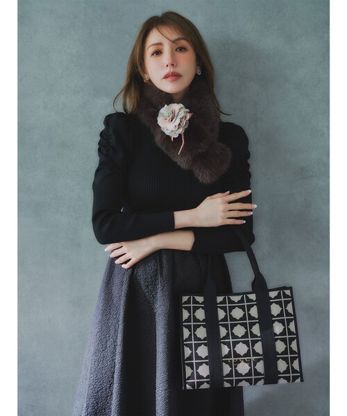 TOCCA（トッカ）の「BIJOUX RIBBON FURTIPPET ティペット（マフラー・レディース・アイボリー系/ライトグレー系・F）」の5枚目の写真