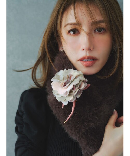 TOCCA（トッカ）の「BIJOUX RIBBON FURTIPPET ティペット（マフラー・レディース・アイボリー系/ライトグレー系・F）」の6枚目の写真
