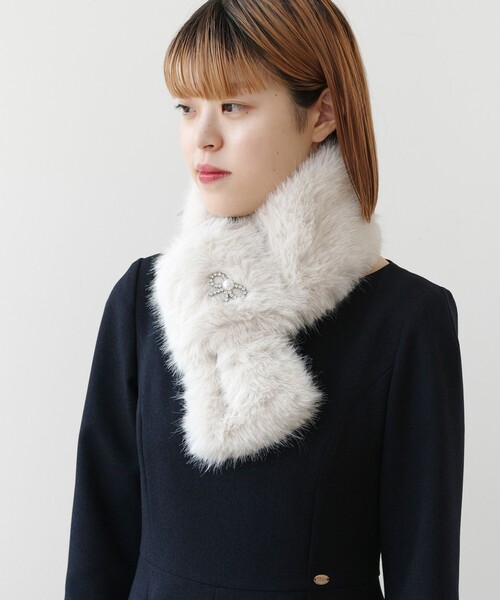 TOCCA（トッカ）の「BIJOUX RIBBON FURTIPPET ティペット（マフラー・レディース・アイボリー系/ライトグレー系・F）」の7枚目の写真