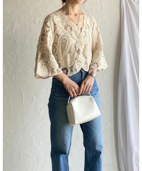 She's Closet（シーズクローゼット）の「半端袖 ショート丈 Vネック かぎ針 クロシェ編みカーディガン（カーディガン/ボレロ・レディース・アイボリー/ブラック・FREE）」の6枚目の写真