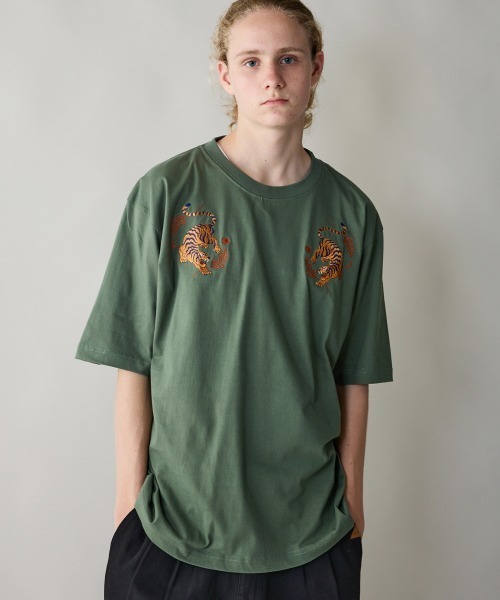 rehacer（レアセル）の「rehacer : Souvenir Tiger  Relax Fit T-shirt  / スーベニアタイガー リラックス フィット Tシャツ（Tシャツ/カットソー・メンズ・スミクロ/ホワイト/グリーン・SMALL/MEDIUM/LARGE/X-LARGE）」の9枚目の写真