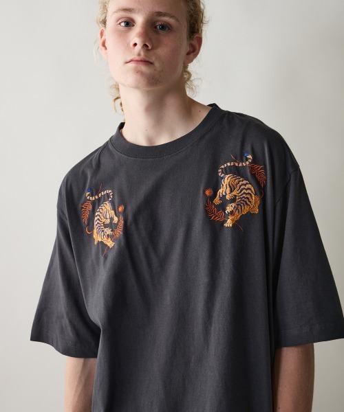 rehacer（レアセル）の「rehacer : Souvenir Tiger  Relax Fit T-shirt  / スーベニアタイガー リラックス フィット Tシャツ（Tシャツ/カットソー・メンズ・スミクロ/ホワイト/グリーン・SMALL/MEDIUM/LARGE/X-LARGE）」の14枚目の写真