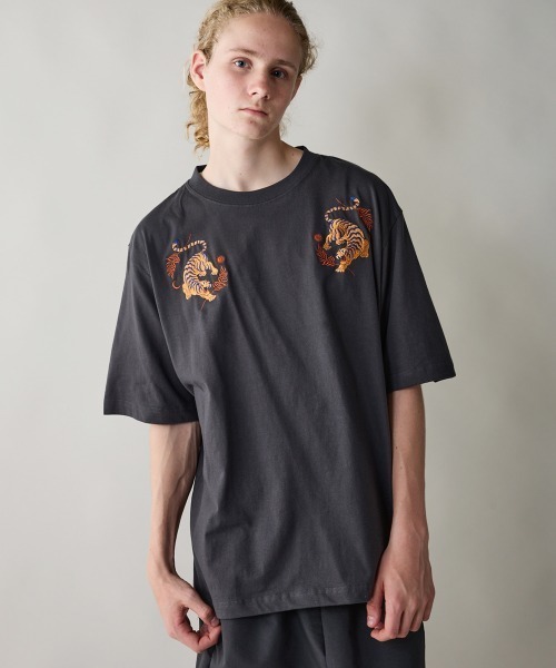 rehacer（レアセル）の「rehacer : Souvenir Tiger  Relax Fit T-shirt  / スーベニアタイガー リラックス フィット Tシャツ（Tシャツ/カットソー・メンズ・スミクロ/ホワイト/グリーン・SMALL/MEDIUM/LARGE/X-LARGE）」の13枚目の写真