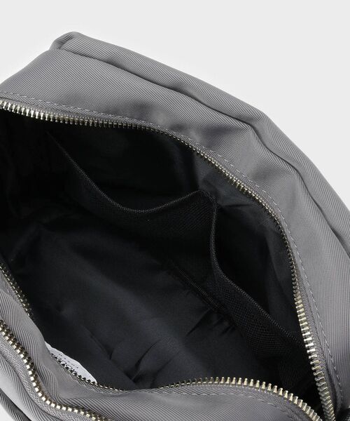 OPAQUE.CLIP（オペークドットクリップ）の「【軽量／撥水加工／多ポケット】ツイルピジョンミニショルダーバッグ（ショルダーバッグ・レディース・ブラック/ベージュ系/ライトベージュ/チャコールグレー・00）」の8枚目の写真