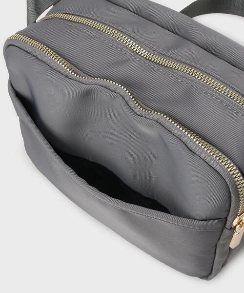 OPAQUE.CLIP（オペークドットクリップ）の「【軽量／撥水加工／多ポケット】ツイルピジョンミニショルダーバッグ（ショルダーバッグ・レディース・ブラック/ベージュ系/ライトベージュ/チャコールグレー・00）」の6枚目の写真