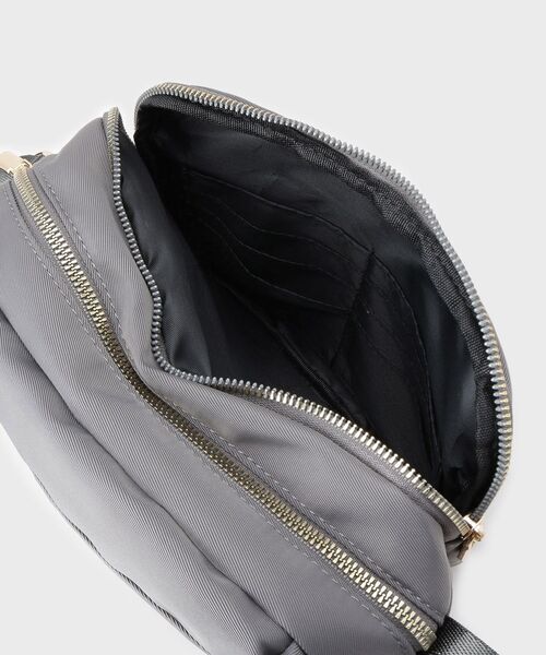 OPAQUE.CLIP（オペークドットクリップ）の「【軽量／撥水加工／多ポケット】ツイルピジョンミニショルダーバッグ（ショルダーバッグ・レディース・ブラック/ベージュ系/ライトベージュ/チャコールグレー・00）」の5枚目の写真