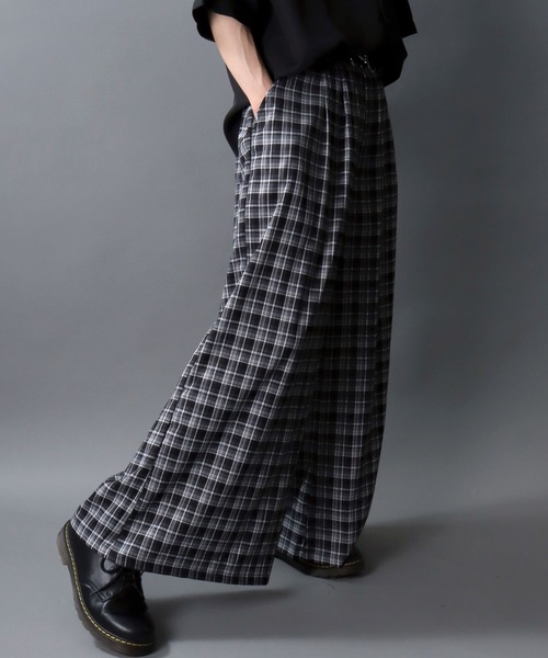 SITRY(シトリー)の「2026SS新柄追加 SITRY 2Tuck Drape Wide Skirt Pants/別注 2タック ドレープ スカートパンツ ワイドパンツ スラックス 袴パンツ レディース メンズ(スラックス・メンズ・ホワイト/ブラック/チャコール/アイボリー/ブラウン/ブラック系その他2/ブラック系その他・M/L/S)」の4枚目の写真