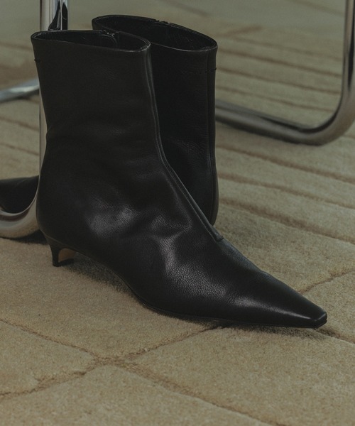 SALON adam et rope'（サロン アダム エ ロペ）の「【W S（ドゥーブル）】ポインテッドトゥ レザーヒールショートブーツ（ブーツ・レディース・ブラック/キャメル・23/24/25/36/37/38）」の2枚目の写真