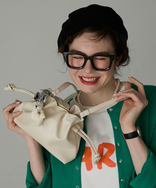 BONLECILL Marche(ボンルシールマルシェ)の「【BONLECILL Marche】《マチあり》巾着バッグ/ショルダーバッグ(ショルダーバッグ・レディース・アイボリー/ブラック/レッド・FREE)」の8枚目の写真