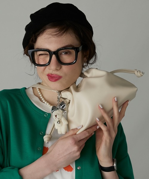 BONLECILL Marche(ボンルシールマルシェ)の「【BONLECILL Marche】《マチあり》巾着バッグ/ショルダーバッグ(ショルダーバッグ・レディース・アイボリー/ブラック/レッド・FREE)」の9枚目の写真