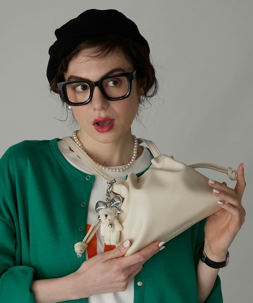 BONLECILL Marche(ボンルシールマルシェ)の「【BONLECILL Marche】《マチあり》巾着バッグ/ショルダーバッグ(ショルダーバッグ・レディース・アイボリー/ブラック/レッド・FREE)」の10枚目の写真