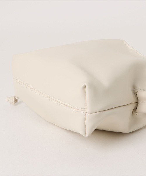 BONLECILL Marche(ボンルシールマルシェ)の「【BONLECILL Marche】《マチあり》巾着バッグ/ショルダーバッグ(ショルダーバッグ・レディース・アイボリー/ブラック/レッド・FREE)」の6枚目の写真