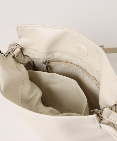 BONLECILL Marche(ボンルシールマルシェ)の「【BONLECILL Marche】《マチあり》巾着バッグ/ショルダーバッグ(ショルダーバッグ・レディース・アイボリー/ブラック/レッド・FREE)」の7枚目の写真