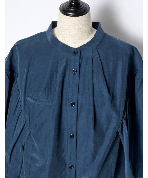 RUMCHE（ラムシェ）の「Stand Collar Blouse / スタンドカラーブラウス（シャツ/ブラウス・レディース・ネイビー/オフホワイト・FREE）」の13枚目の写真