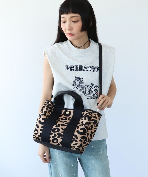 Three Four Time（ｽﾘｰﾌｫｰﾀｲﾑ）の「ネコトラフロッキープリントプルオーバー（Tシャツ/カットソー・レディース・グレー/ネイビー・FREE）」の5枚目の写真