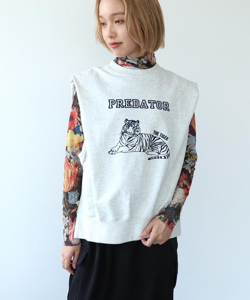 Three Four Time（ｽﾘｰﾌｫｰﾀｲﾑ）の「ネコトラフロッキープリントプルオーバー（Tシャツ/カットソー・レディース・グレー/ネイビー・FREE）」の9枚目の写真