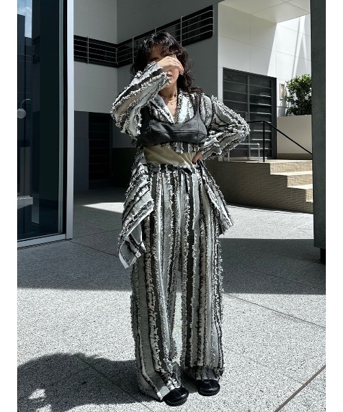 ELCHELE(エルチェレ)の「STRIPE JQ STRAIGHT PANTS(その他パンツ・レディース・ホワイト/マルチ・38/36)」の6枚目の写真