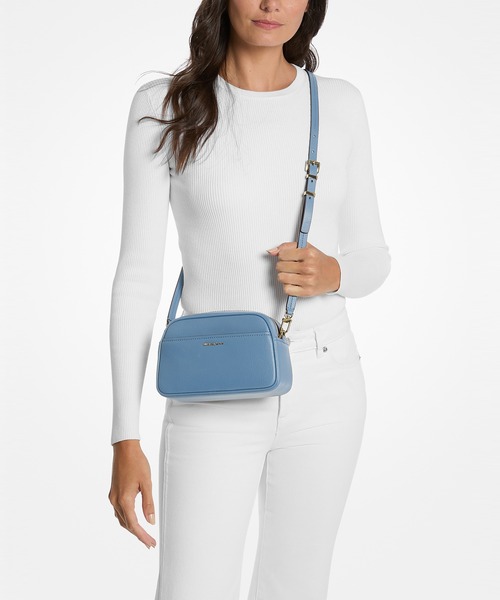 MICHAEL KORS(マイケルコース)の「JET SET カメラバッグ スモール(ショルダーバッグ・レディース・ブルー系・FREE)」の2枚目の写真