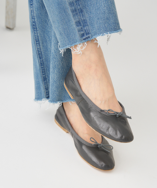 IENA（イエナ）の「PORSELLI/ポルセリ 別注 SOLID BALLET バレエシューズ（バレエシューズ・レディース・アイボリー/チャコールグレー・35/36/37/38/39）」の11枚目の写真