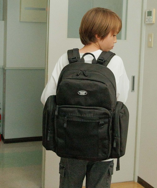 GLOBAL WORK（グローバルワーク）の「撥水拡張リュック40L/591480（バックパック/リュック・キッズ・オフホワイト/ブラック・ONE SIZE）」の8枚目の写真