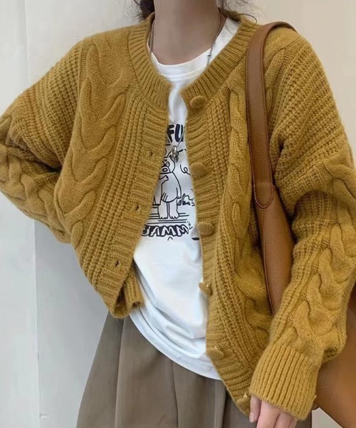 cammie(キャミー)の「ケーブル模様丸ボタンニットカーディガン(カーディガン/ボレロ・レディース・ホワイト/ブラック/ブルー/マスタード/ブラウン・FREE)」の5枚目の写真