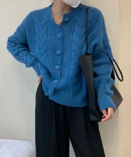 cammie(キャミー)の「ケーブル模様丸ボタンニットカーディガン(カーディガン/ボレロ・レディース・ホワイト/ブラック/ブルー/マスタード/ブラウン・FREE)」の11枚目の写真