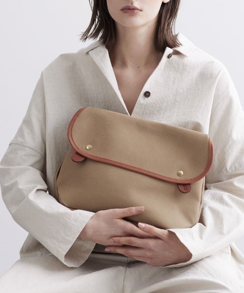 BRADY（ブレディー）の「Brady(ブレディ) AVON（ショルダーバッグ・レディース・ダークブラウン/カーキ/ブラック・F）」の4枚目の写真