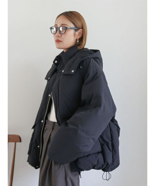 Ungrid(アングリッド)の「フードデザインダウン(ダウンジャケット/コート・レディース・ブラック/ブラウン/その他1・SMALL/MEDIUM)」の11枚目の写真