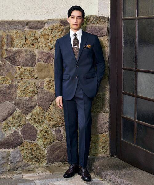 TAKEO KIKUCHI（タケオキクチ）の「【Begin12月号掲載】コーデュラ（R）トロピカル ストレッチ スーツ（スーツセット・メンズ・ブラック/ダークブラウン/ネイビー・04/03/02/01）」の3枚目の写真