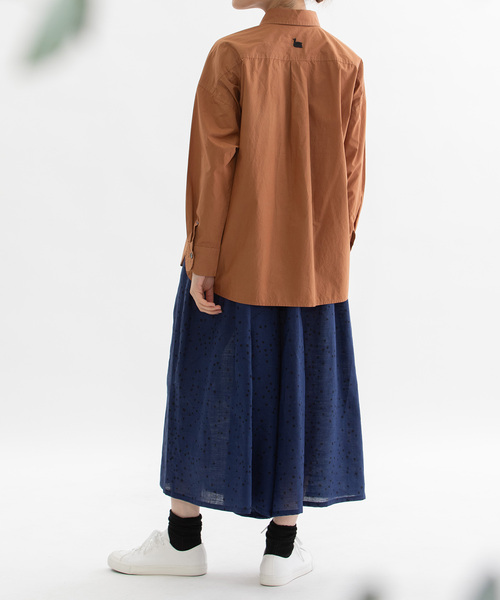 nop de nod(ノップドゥノッド)の「オーガニックコットンタイプライターオーバーサイズシャツ(シャツ/ブラウス・レディース・オフホワイト/ネイビー/キャメル/レッド・M)」の13枚目の写真