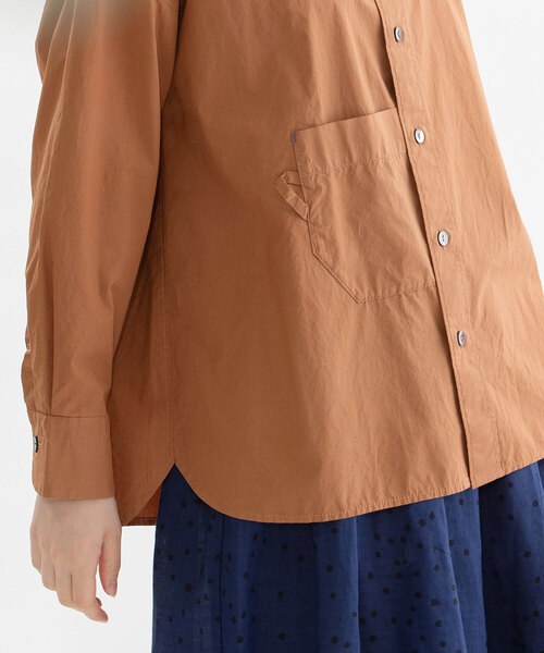 nop de nod(ノップドゥノッド)の「オーガニックコットンタイプライターオーバーサイズシャツ(シャツ/ブラウス・レディース・オフホワイト/ネイビー/キャメル/レッド・M)」の16枚目の写真