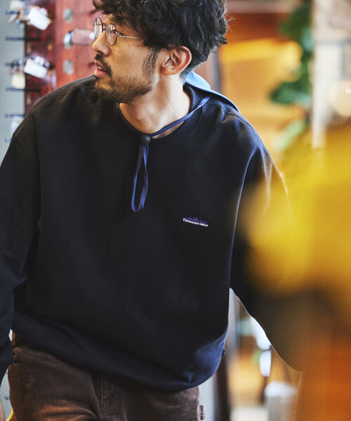 FREAK'S STORE(フリークスストア)の「限定展開 THOUSAND MILE/サウザンドマイル THOUSAND MILE×FREAK'S STORE/サウザンドマイル 別注 ビッグシルエット ワンポイント刺繍 クルーネック スウェット(スウェット・メンズ・チャコールグレー/ブラック/ベージュ/グレー・LARGE/MEDIUM/SMALL)」の16枚目の写真